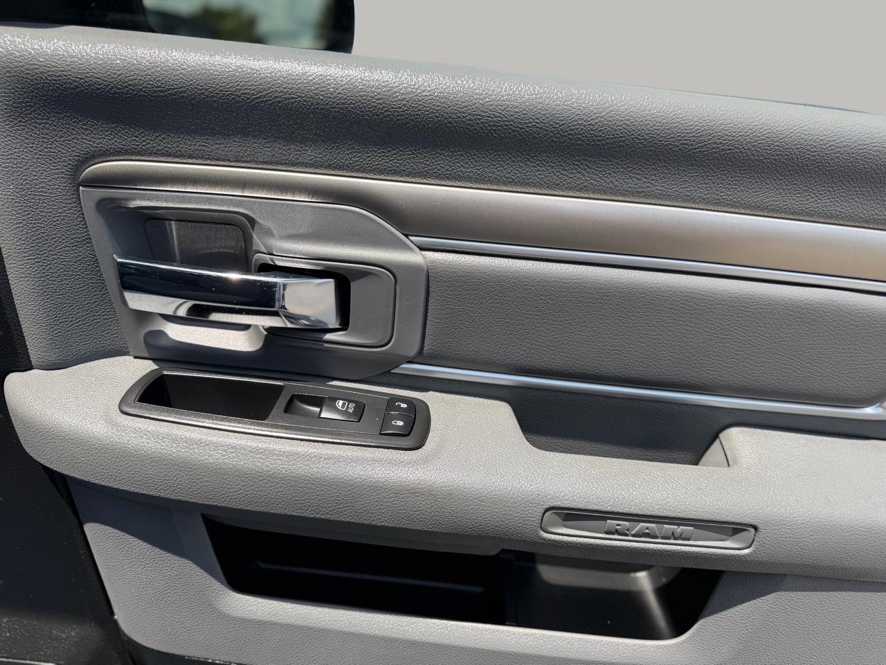 RAM 1500 Big Horn Crew Cab 4WD 2018