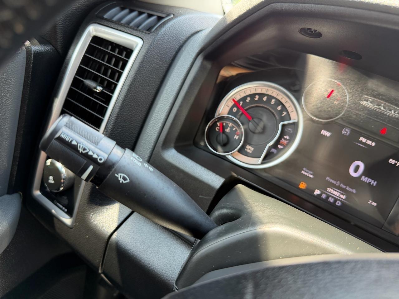 RAM 1500 Big Horn Crew Cab 4WD 2018