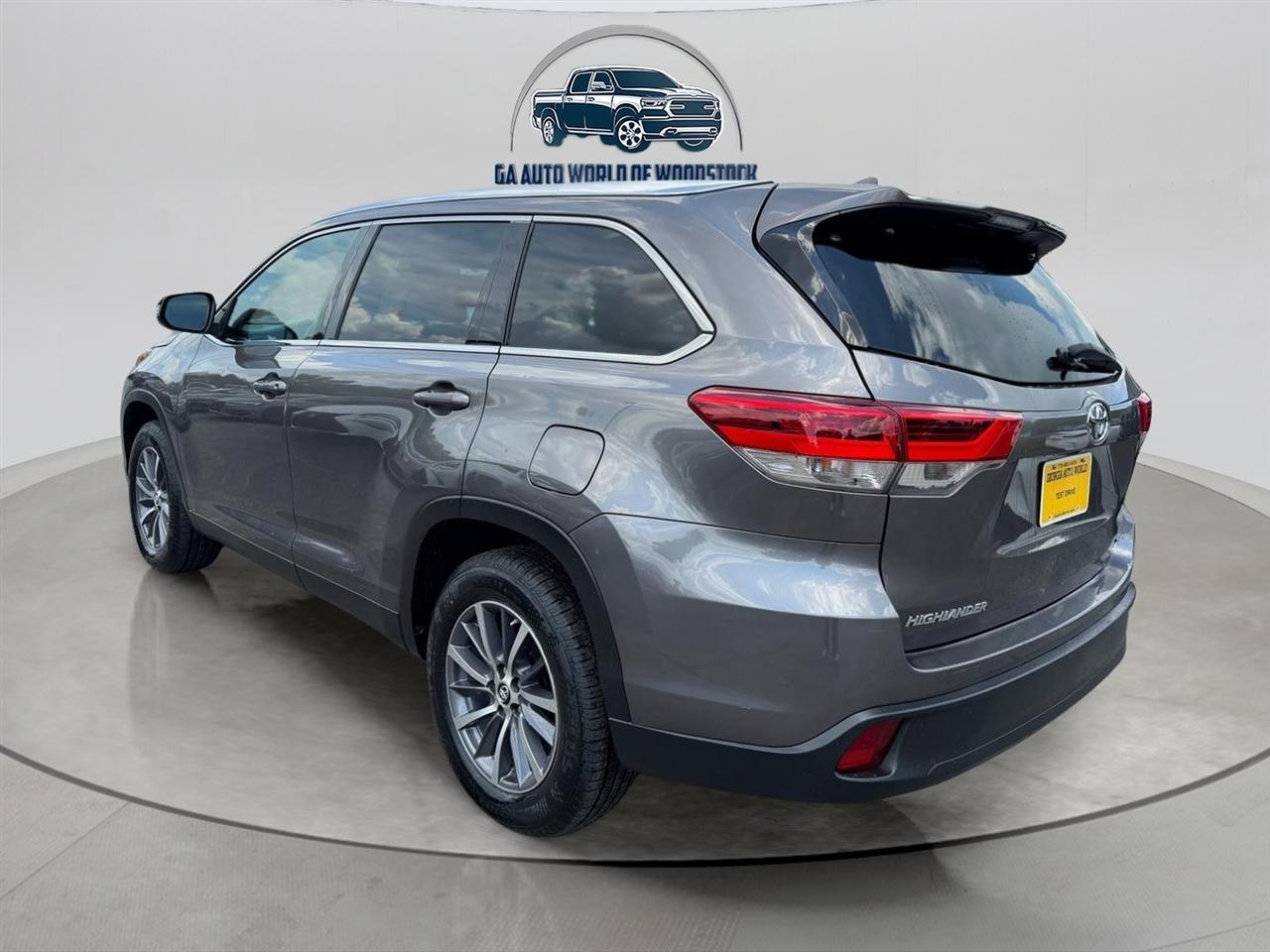 Toyota Highlander SE FWD V6 2019
