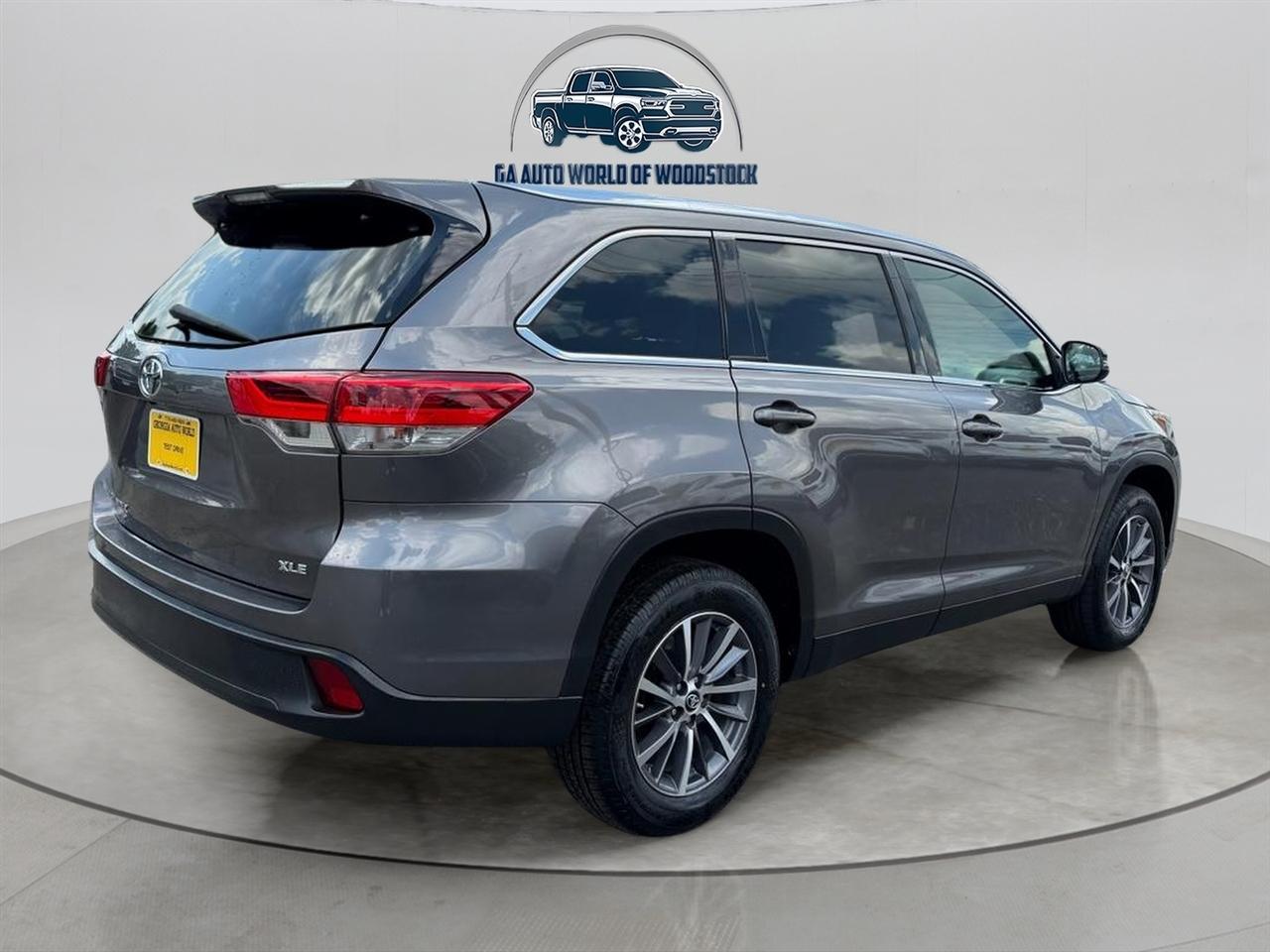 Toyota Highlander SE FWD V6 2019