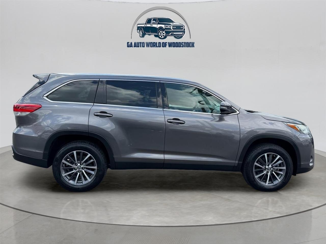 Toyota Highlander SE FWD V6 2019