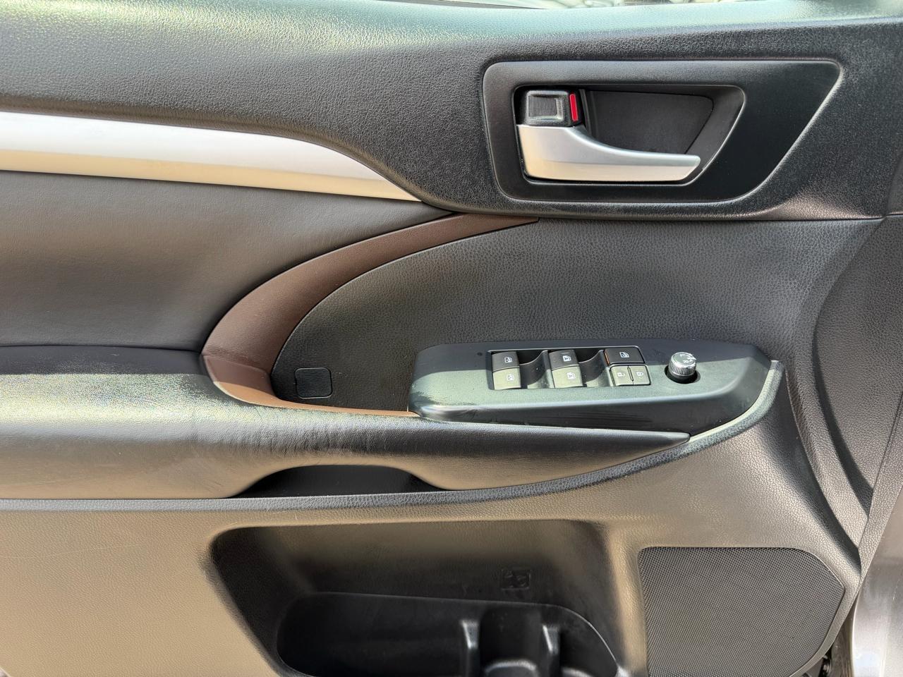 Toyota Highlander SE FWD V6 2019