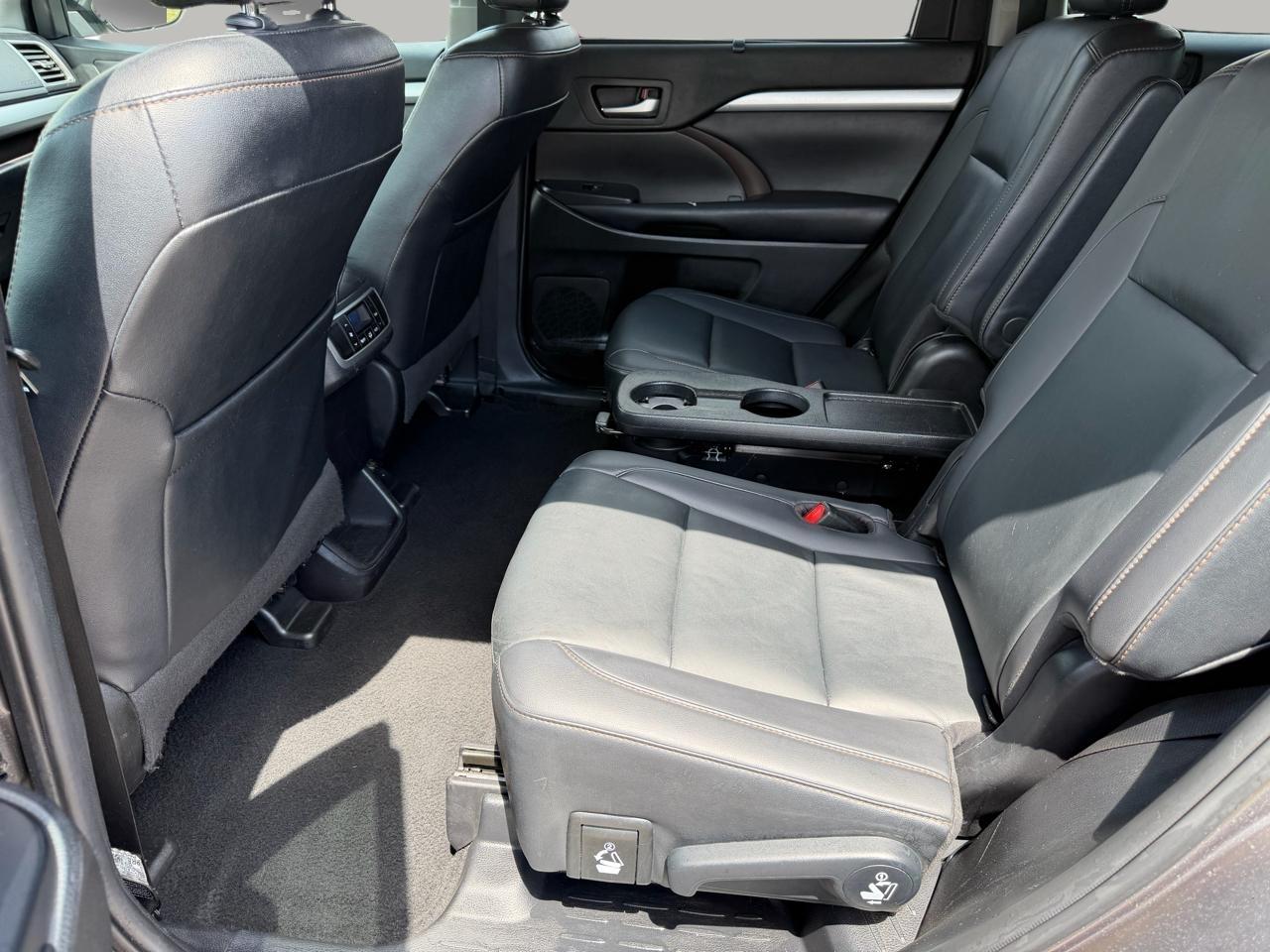 Toyota Highlander SE FWD V6 2019