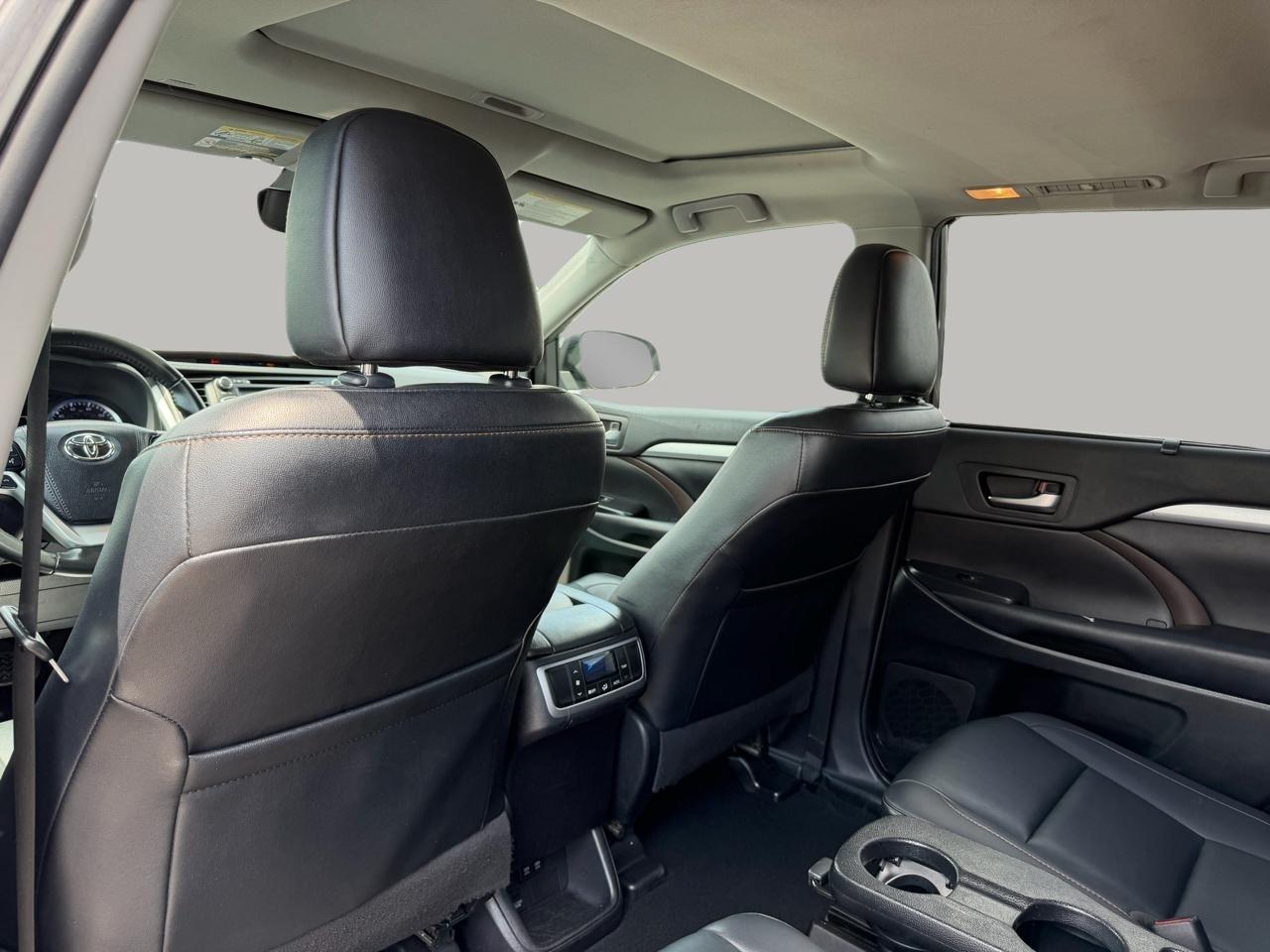 Toyota Highlander SE FWD V6 2019