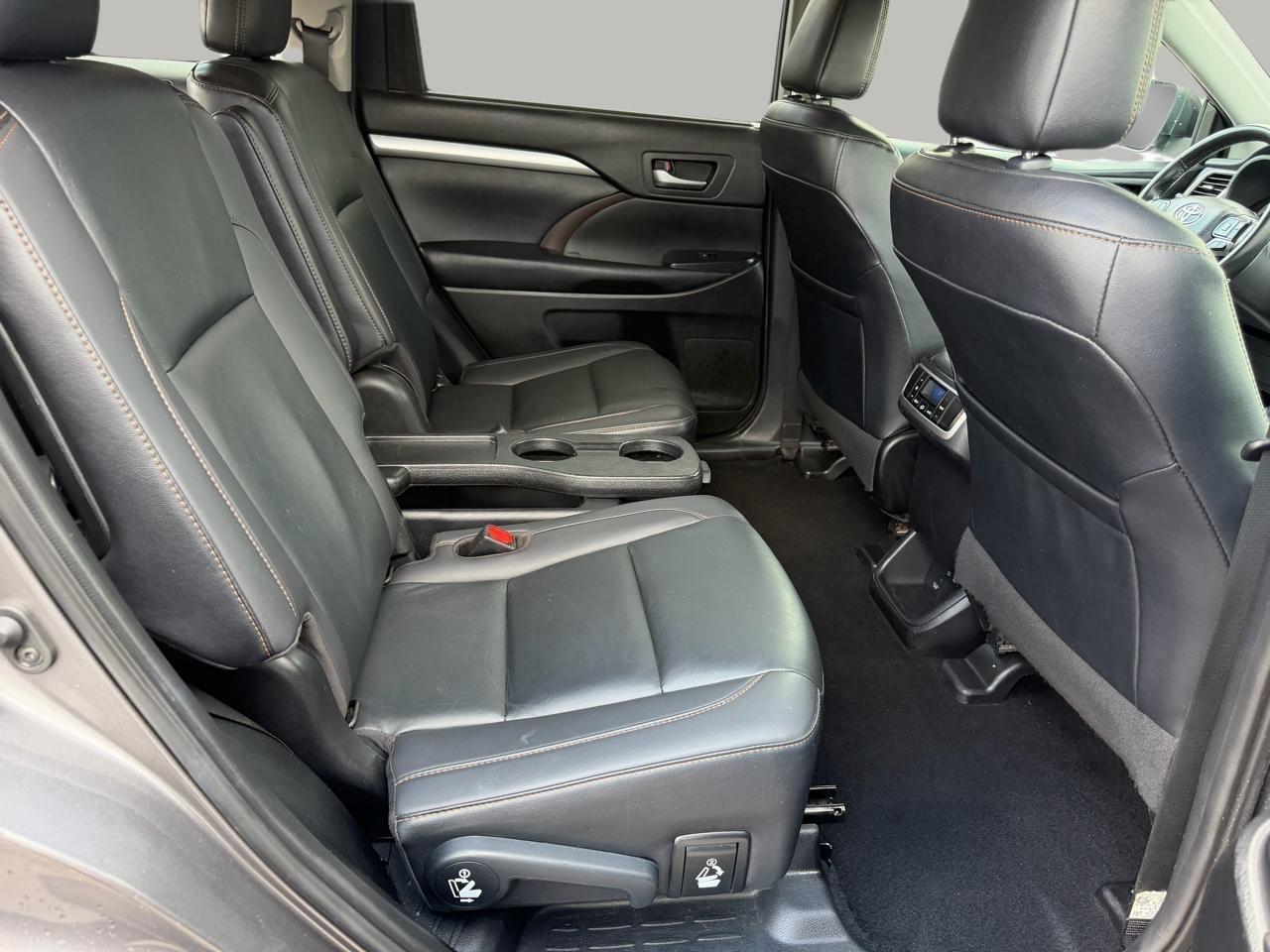 Toyota Highlander SE FWD V6 2019