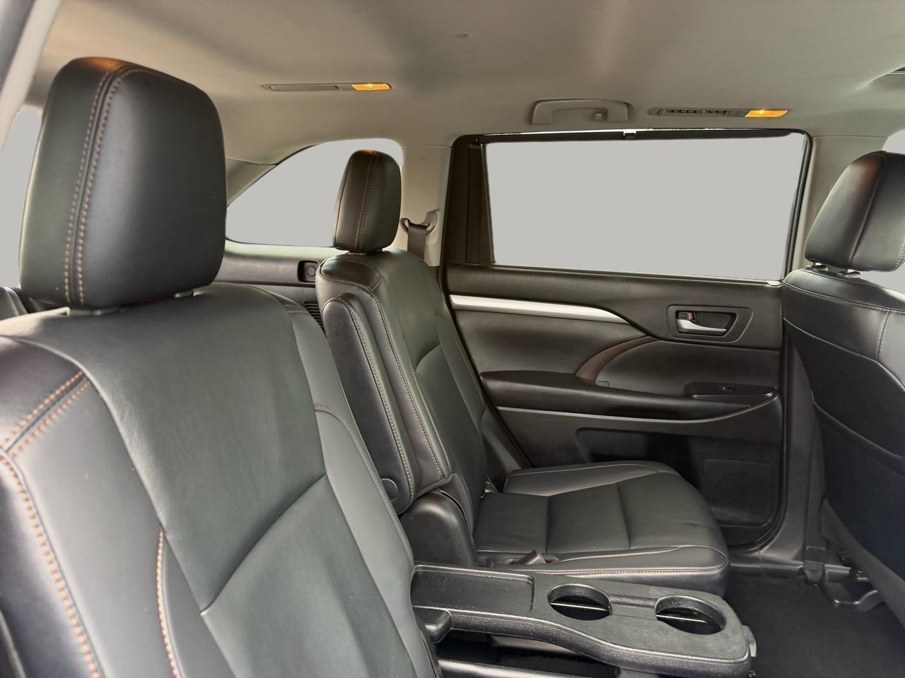 Toyota Highlander SE FWD V6 2019