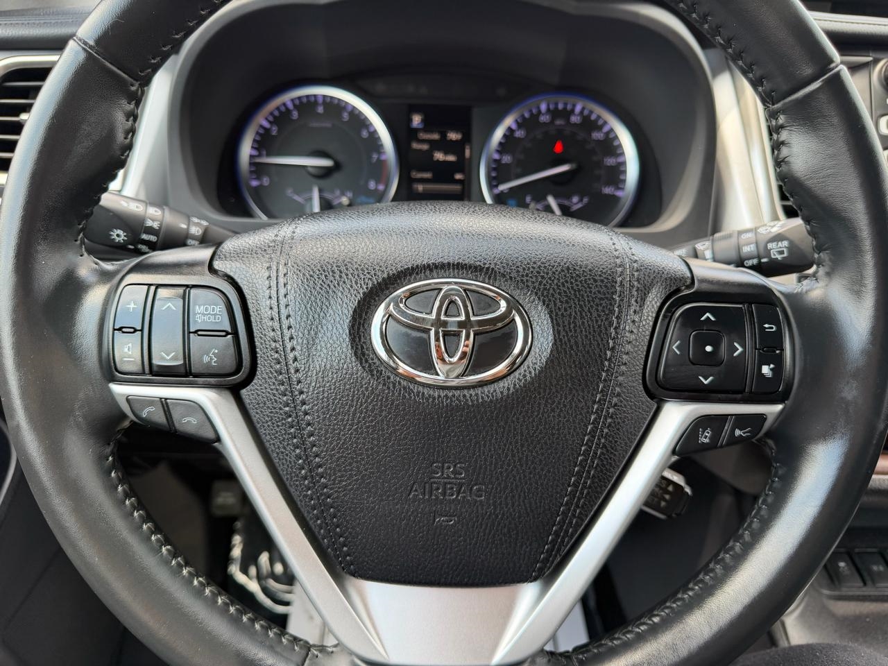 Toyota Highlander SE FWD V6 2019