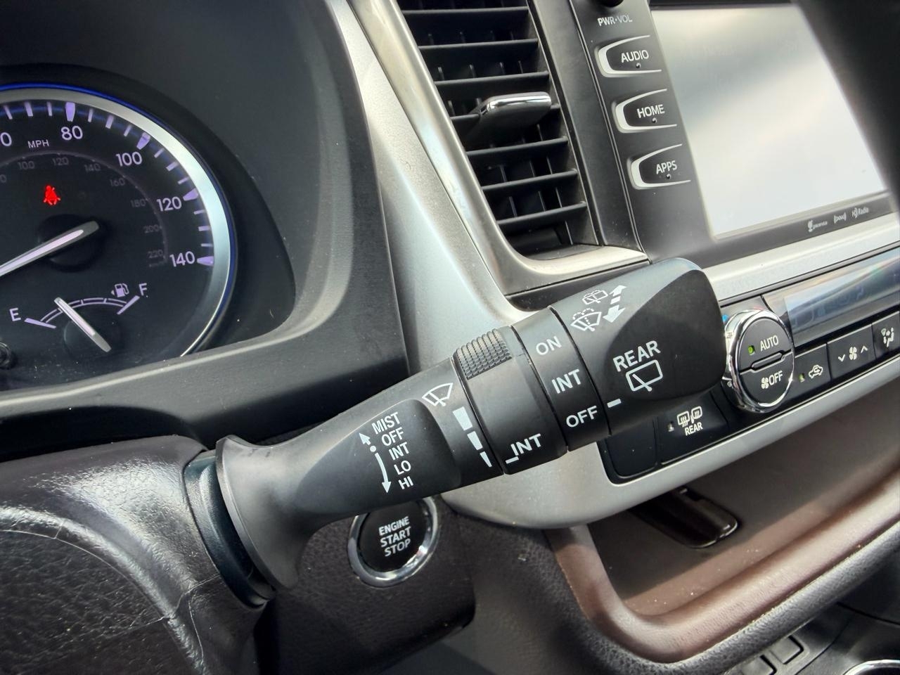Toyota Highlander SE FWD V6 2019