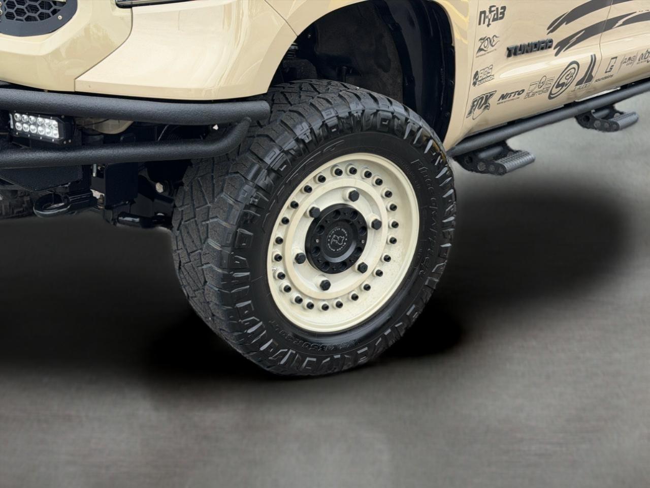 Toyota Tundra SR5 5.7L V8 FFV CrewMax 4WD 2017