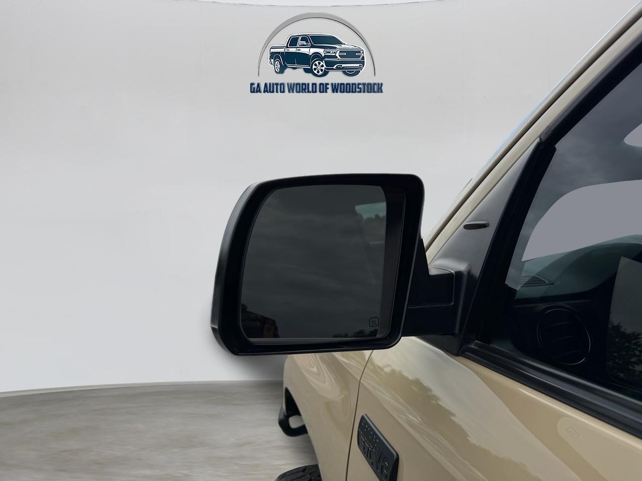 Toyota Tundra SR5 5.7L V8 FFV CrewMax 4WD 2017