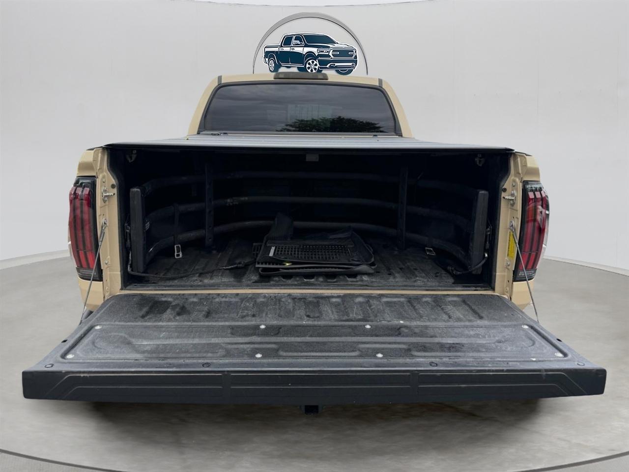 Toyota Tundra SR5 5.7L V8 FFV CrewMax 4WD 2017