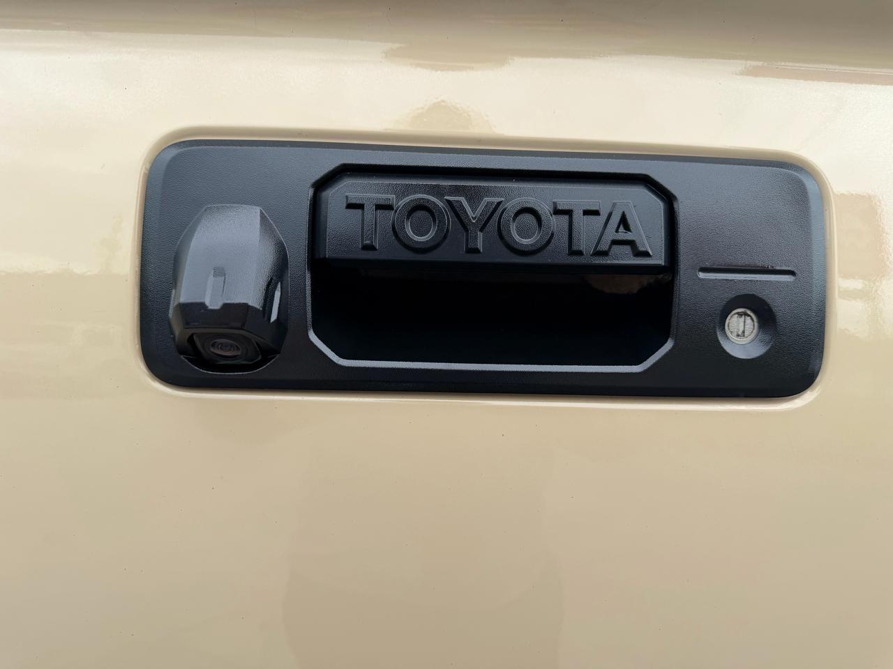 Toyota Tundra SR5 5.7L V8 FFV CrewMax 4WD 2017