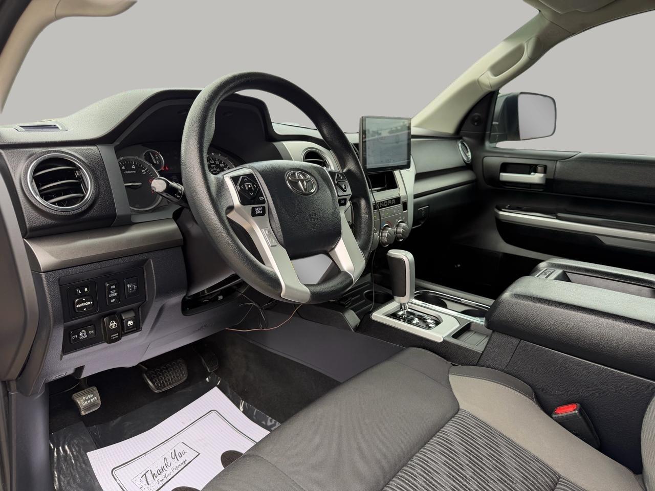 Toyota Tundra SR5 5.7L V8 FFV CrewMax 4WD 2017