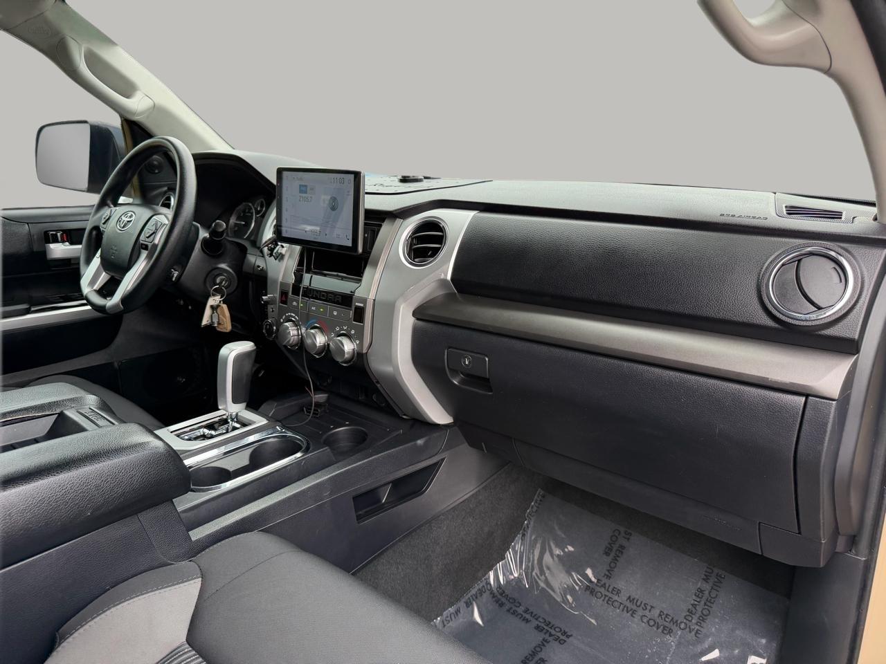 Toyota Tundra SR5 5.7L V8 FFV CrewMax 4WD 2017