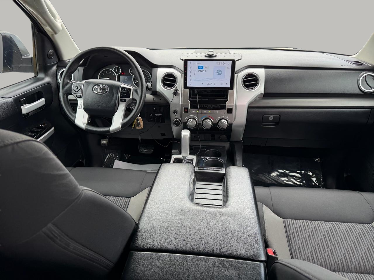 Toyota Tundra SR5 5.7L V8 FFV CrewMax 4WD 2017