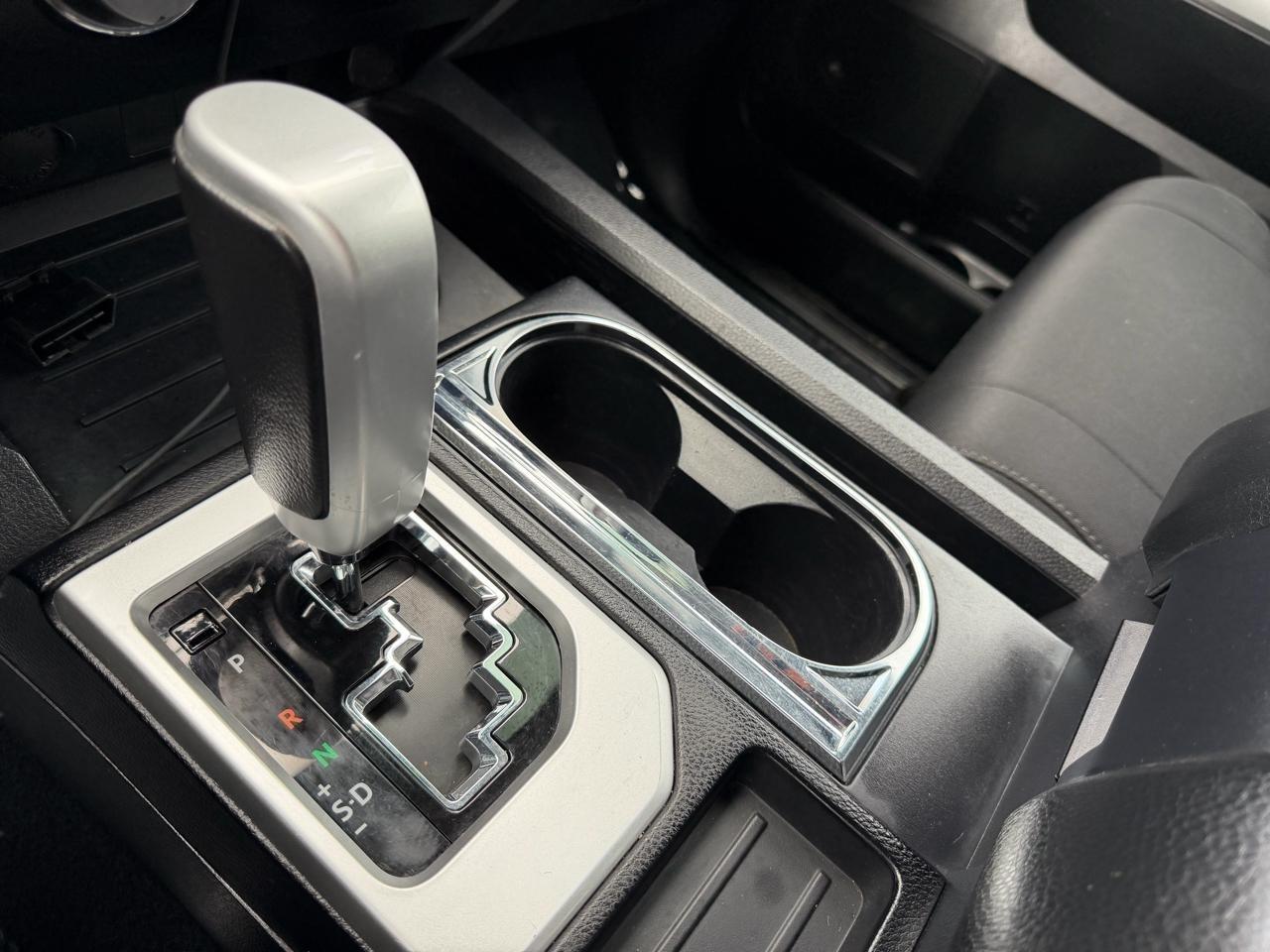 Toyota Tundra SR5 5.7L V8 FFV CrewMax 4WD 2017