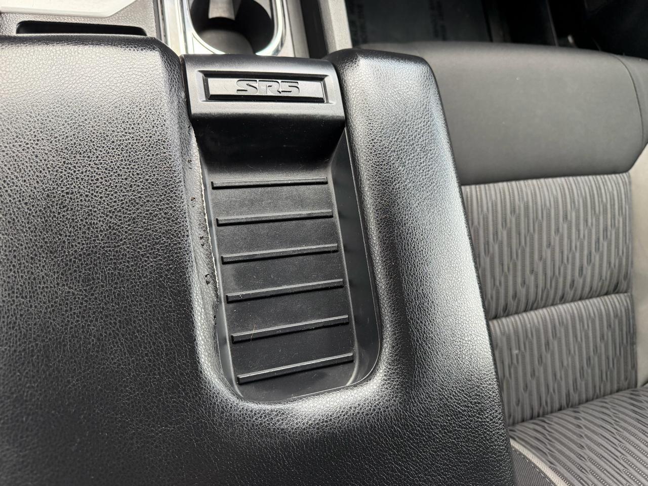 Toyota Tundra SR5 5.7L V8 FFV CrewMax 4WD 2017