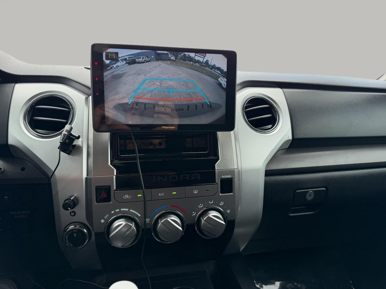 Toyota Tundra SR5 5.7L V8 FFV CrewMax 4WD 2017