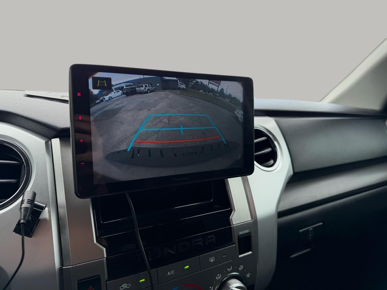 Toyota Tundra SR5 5.7L V8 FFV CrewMax 4WD 2017