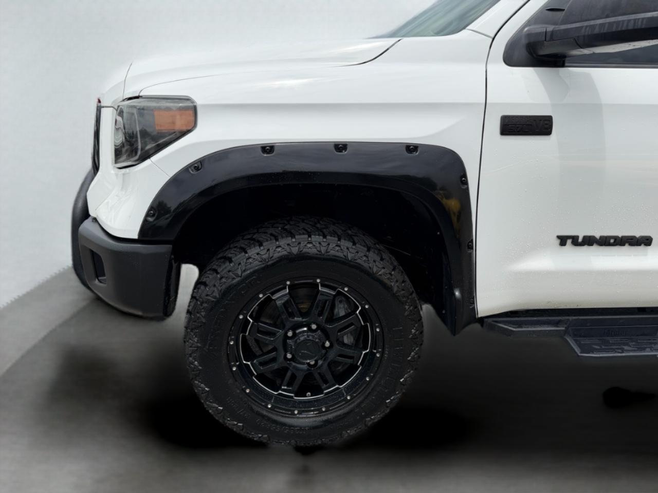 Toyota Tundra SR5 5.7L V8 FFV CrewMax 2WD 2016