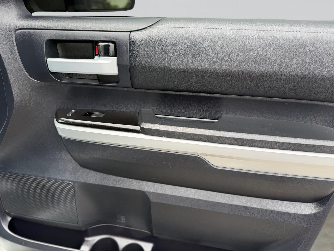 Toyota Tundra SR5 5.7L V8 FFV CrewMax 2WD 2016