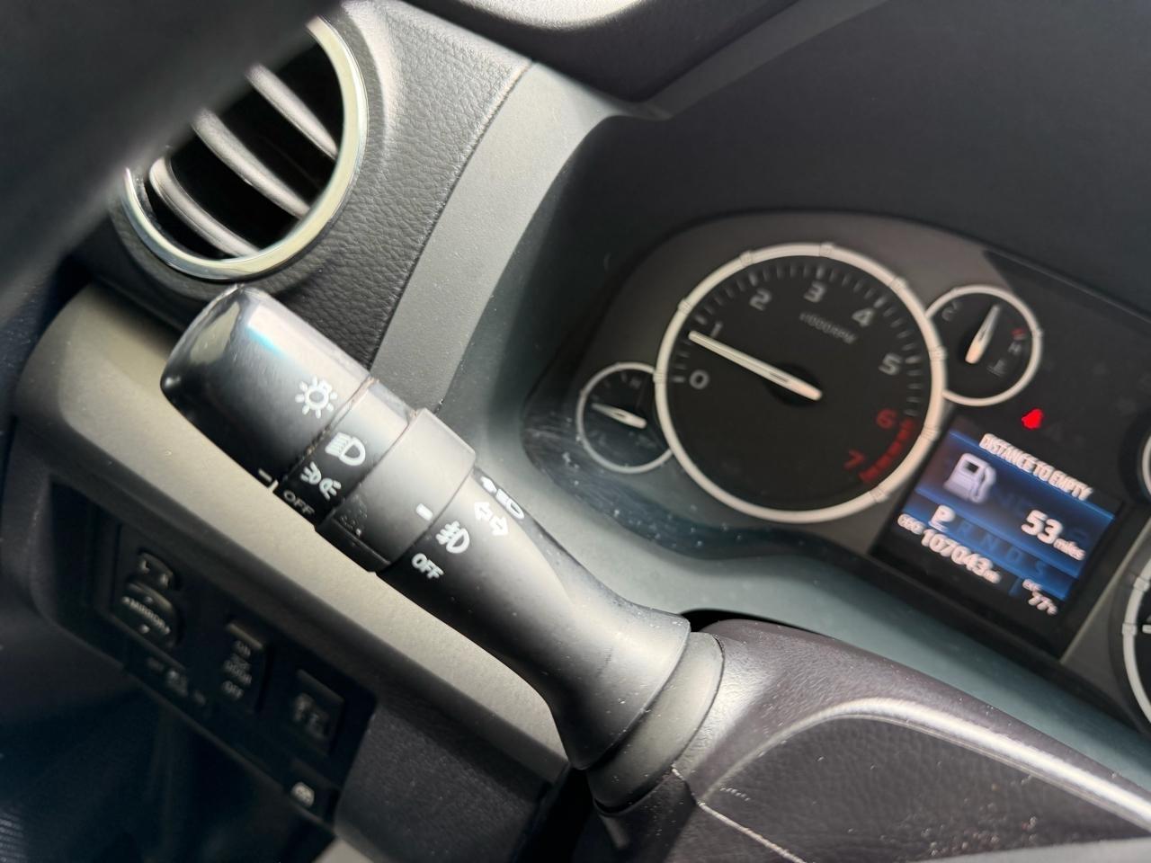 Toyota Tundra SR5 5.7L V8 FFV CrewMax 2WD 2016