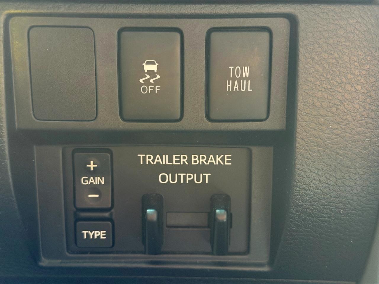 Toyota Tundra SR5 5.7L V8 FFV CrewMax 2WD 2016