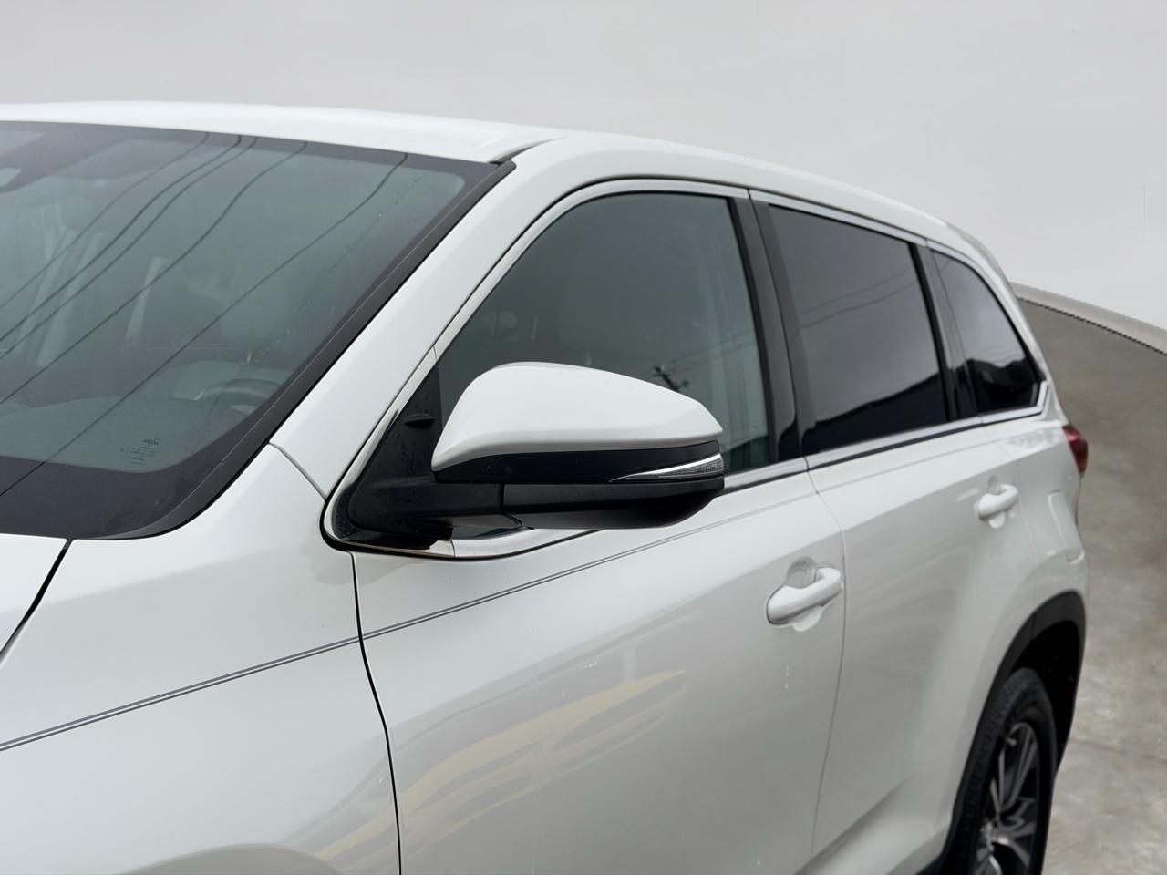 Toyota Highlander LE Plus FWD V6 2019