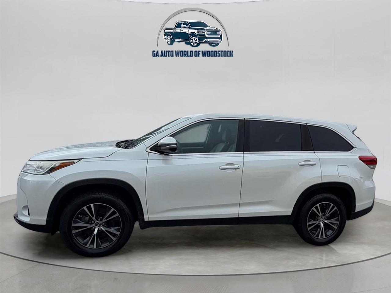 Toyota Highlander LE Plus FWD V6 2019