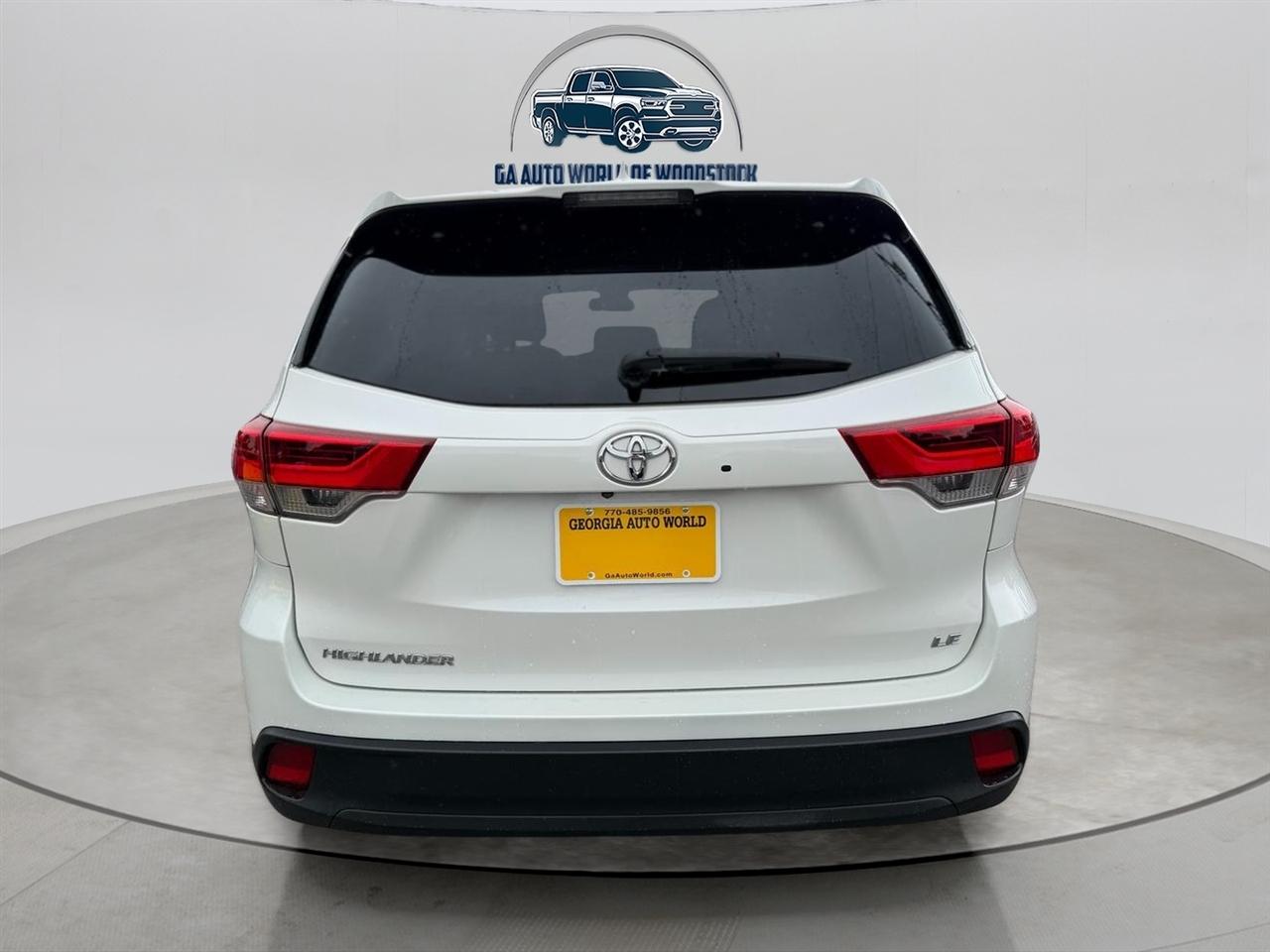 Toyota Highlander LE Plus FWD V6 2019