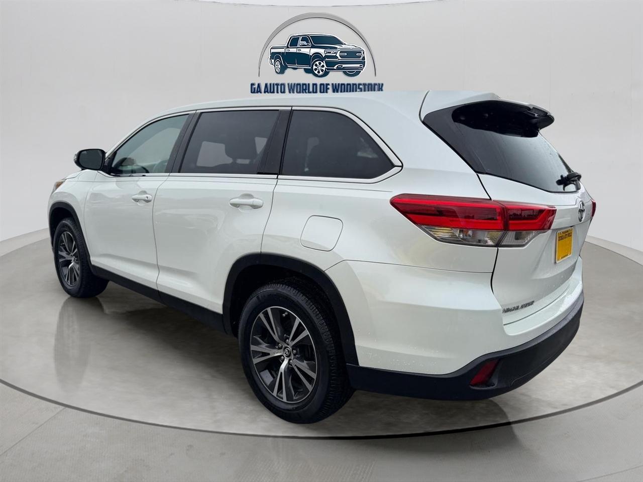 Toyota Highlander LE Plus FWD V6 2019