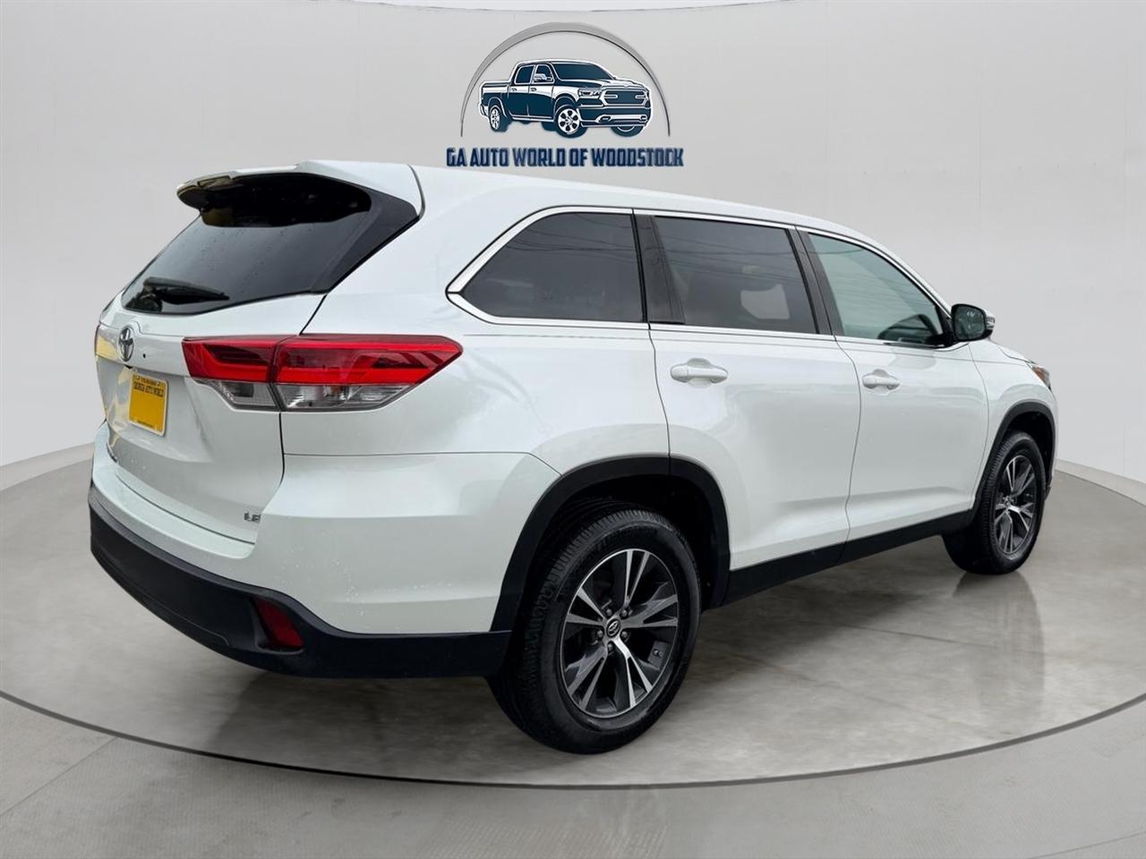 Toyota Highlander LE Plus FWD V6 2019