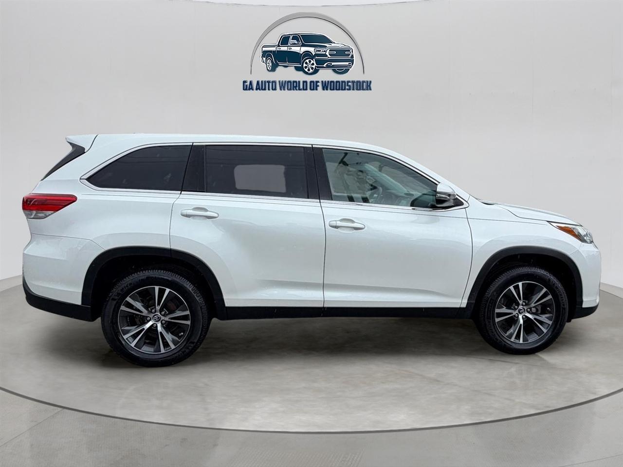Toyota Highlander LE Plus FWD V6 2019