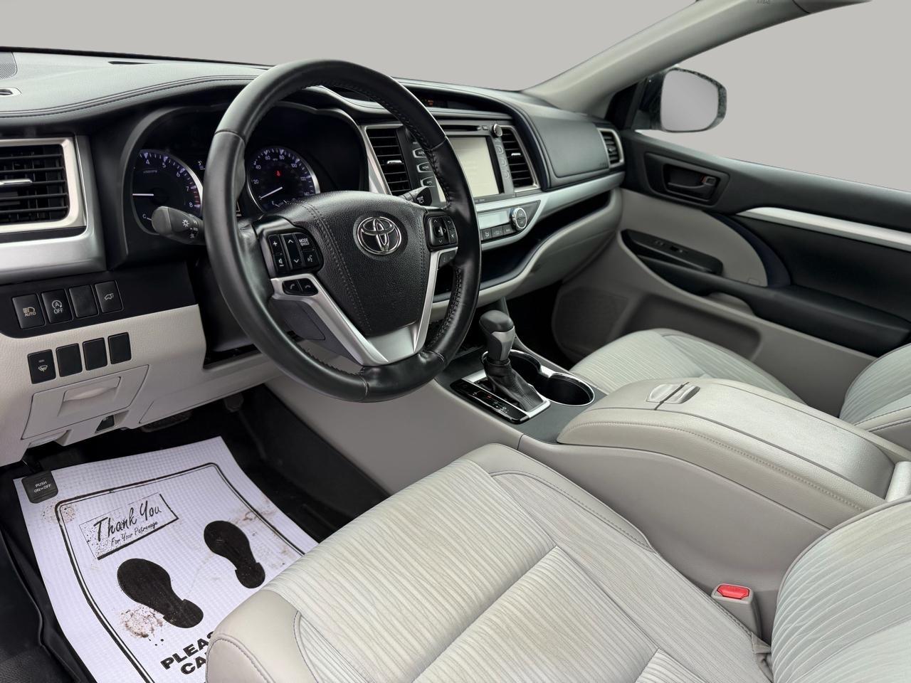 Toyota Highlander LE Plus FWD V6 2019