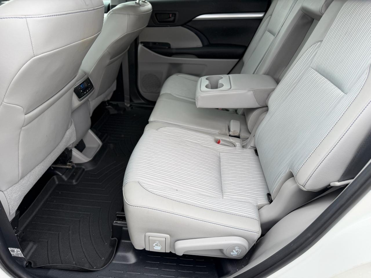 Toyota Highlander LE Plus FWD V6 2019