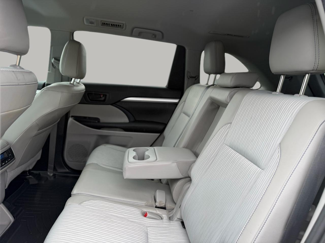Toyota Highlander LE Plus FWD V6 2019