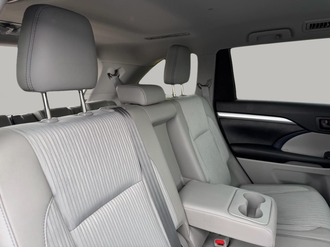 Toyota Highlander LE Plus FWD V6 2019