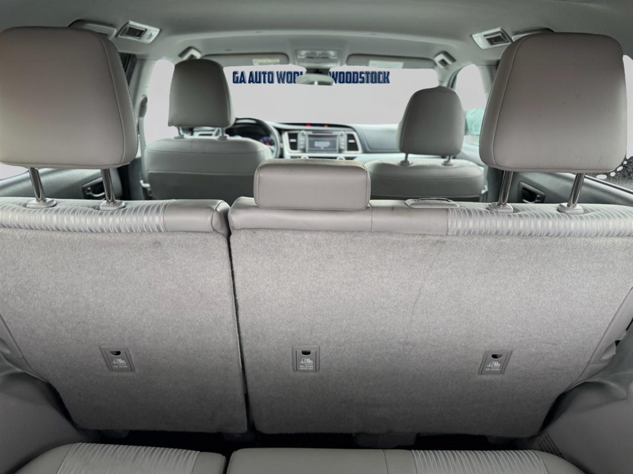 Toyota Highlander LE Plus FWD V6 2019