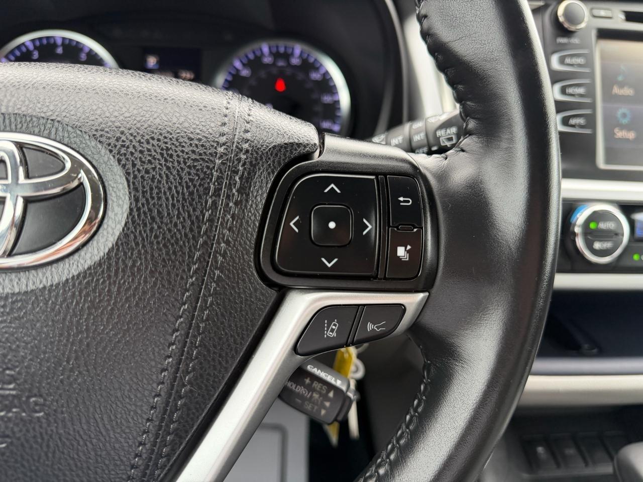 Toyota Highlander LE Plus FWD V6 2019
