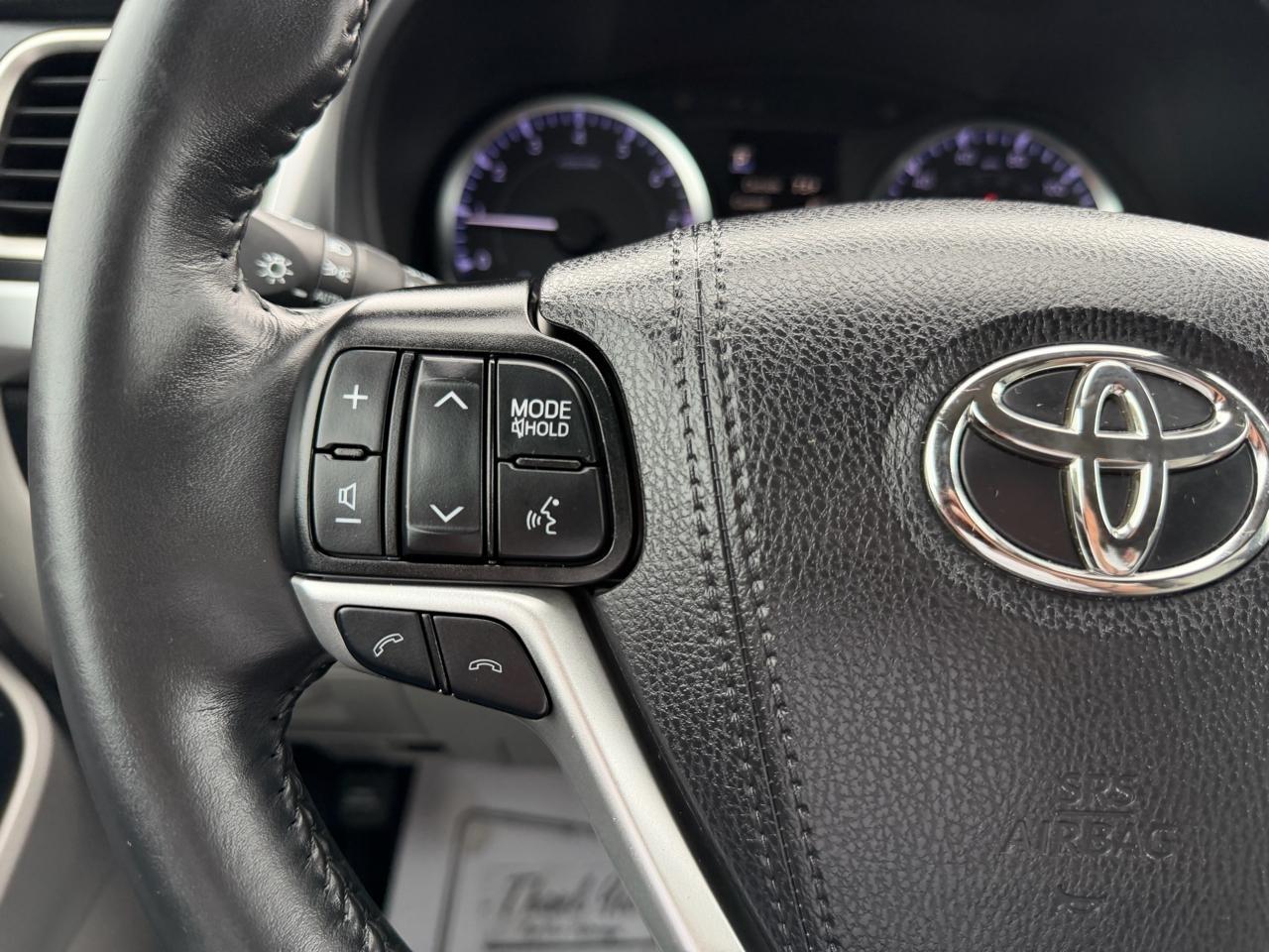 Toyota Highlander LE Plus FWD V6 2019