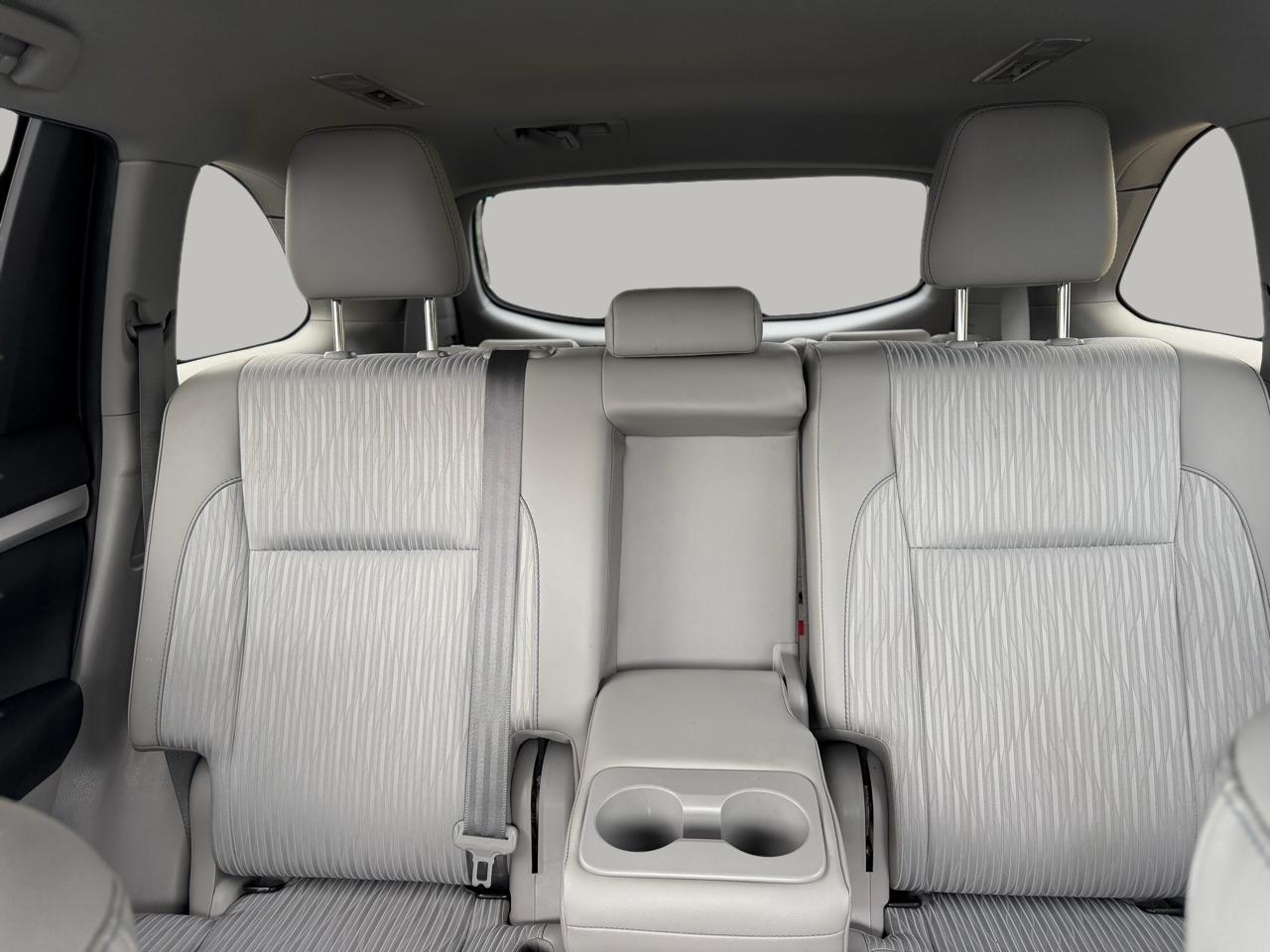 Toyota Highlander LE Plus FWD V6 2019