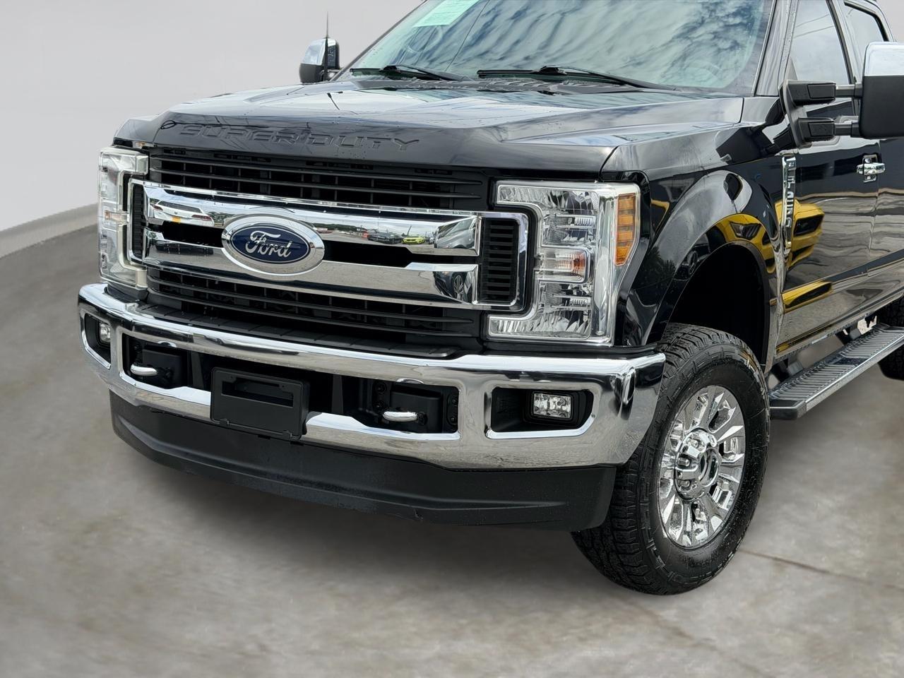 Ford F-250 SD XLT Crew Cab Long Bed 4WD 2019
