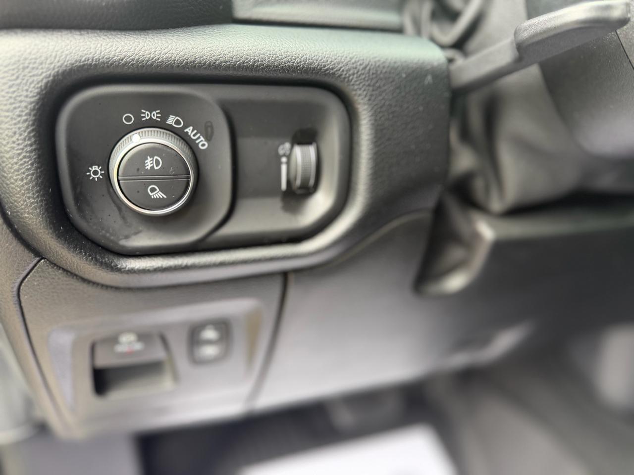 RAM 1500 Big Horn Crew Cab SWB 4WD 2020
