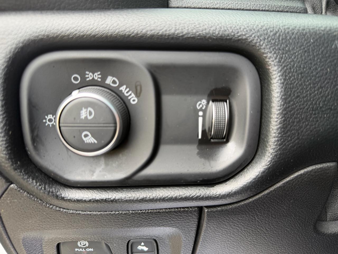 RAM 1500 Big Horn Crew Cab SWB 4WD 2020