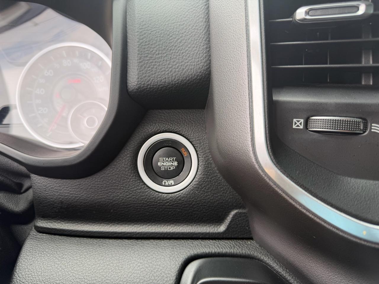 RAM 1500 Big Horn Crew Cab SWB 4WD 2020