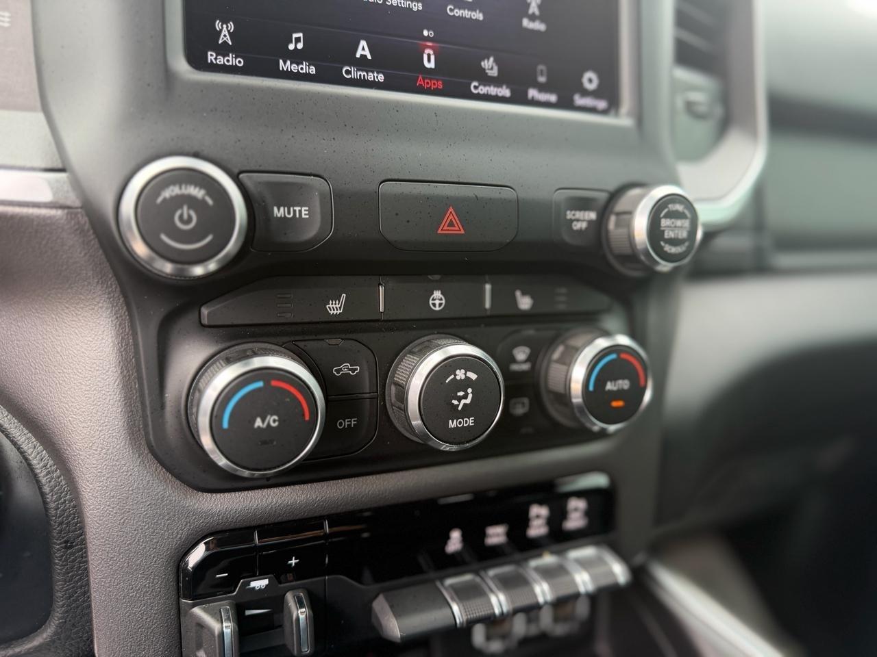 RAM 1500 Big Horn Crew Cab SWB 4WD 2020