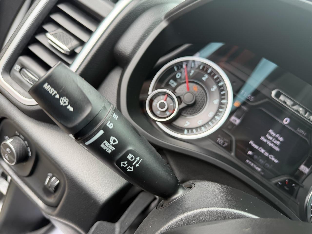 RAM 1500 Big Horn Crew Cab SWB 4WD 2020
