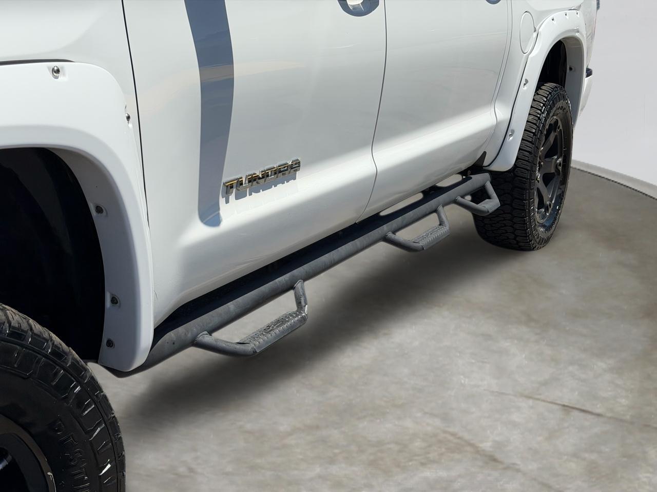 Toyota Tundra SR5 5.7L V8 FFV CrewMax 4WD 2018