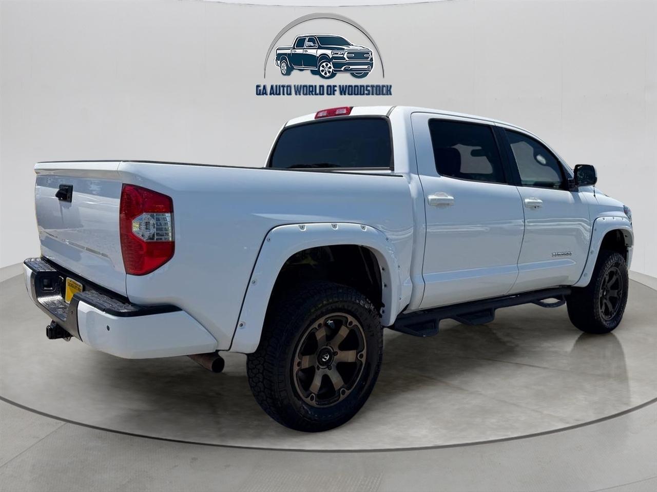Toyota Tundra SR5 5.7L V8 FFV CrewMax 4WD 2018