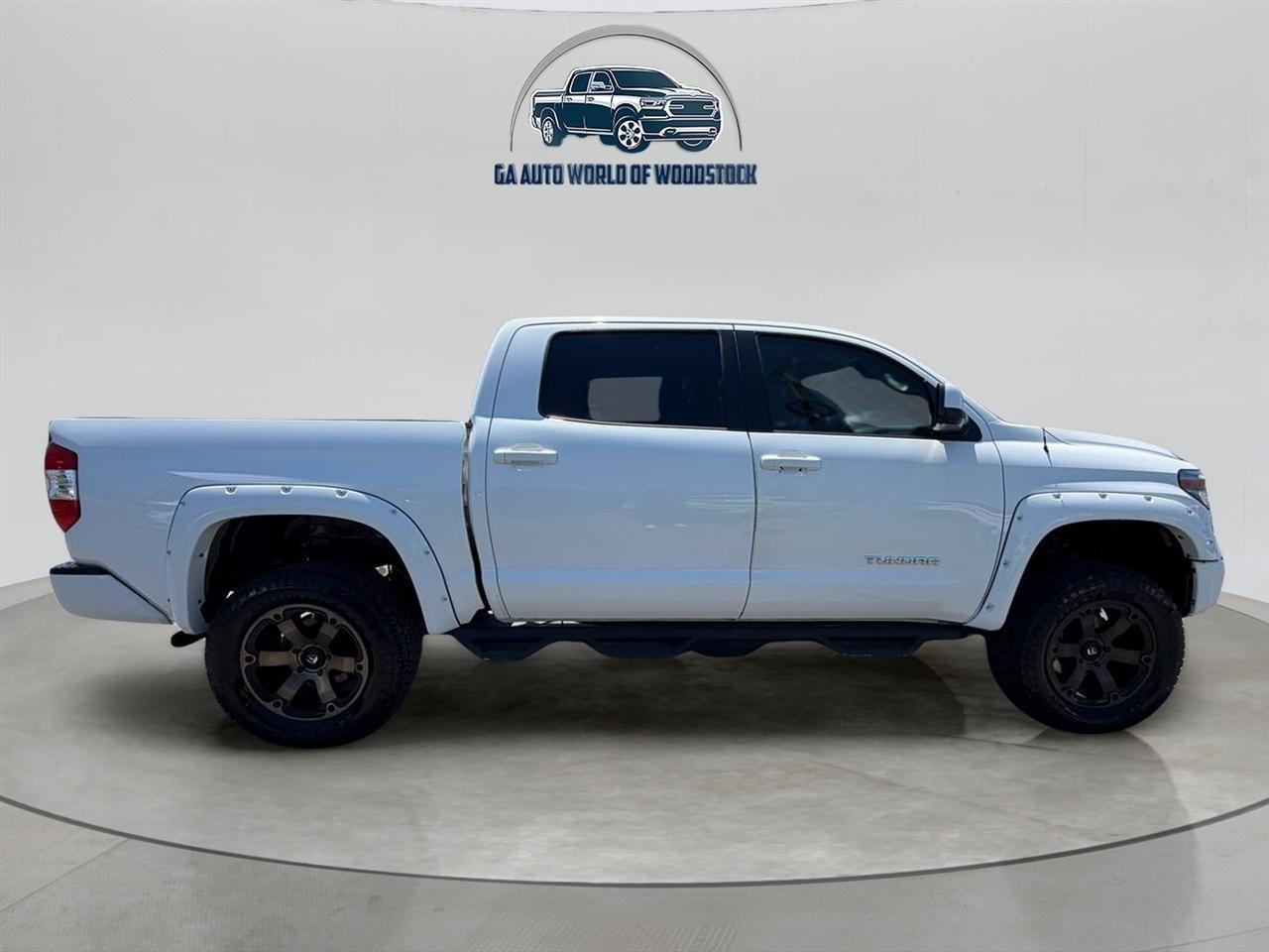 Toyota Tundra SR5 5.7L V8 FFV CrewMax 4WD 2018